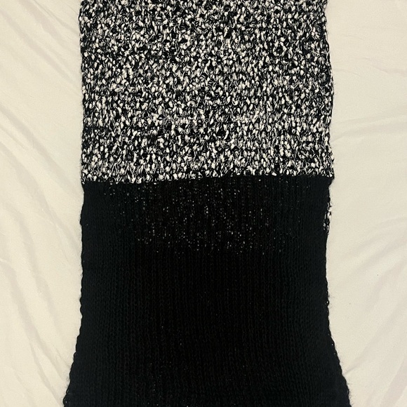 INFINITY SCARF / BLACK & WHITE - Picture 2 of 3